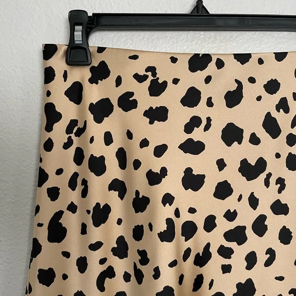 🆕 NWT black and beige leopard silk high waisted midi skirt