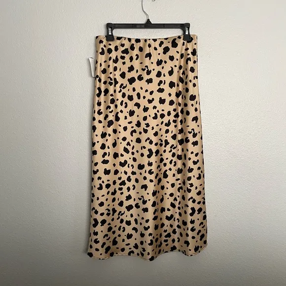 🆕 NWT black and beige leopard silk high waisted midi skirt