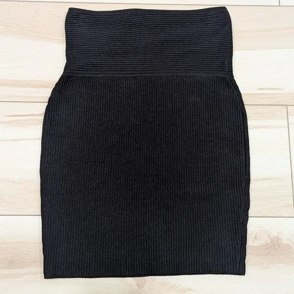 Aritzia Babaton Sculpt knit mini skirt