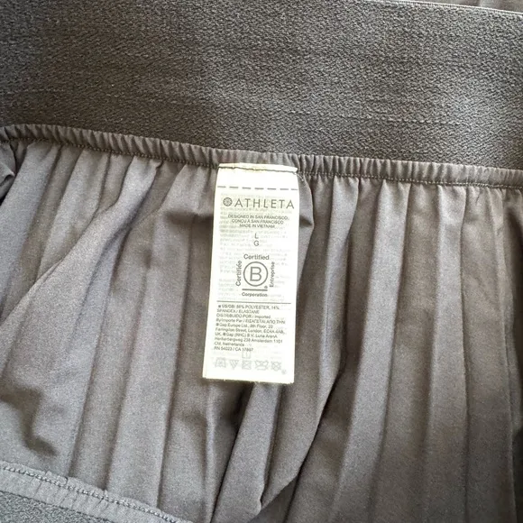 Athleta high low skirt. Never worn. NWOT .  Size large .