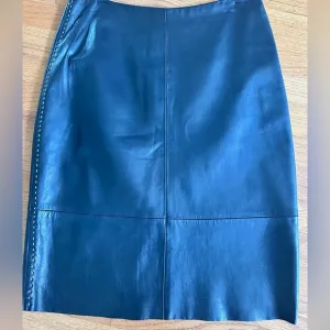 Banana Republic black leather pencil skirt side topstitch details size 8