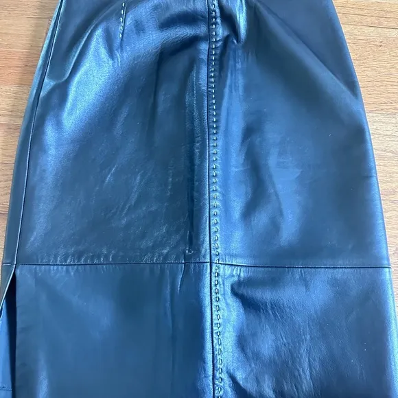 Banana Republic black leather pencil skirt side topstitch details size 8