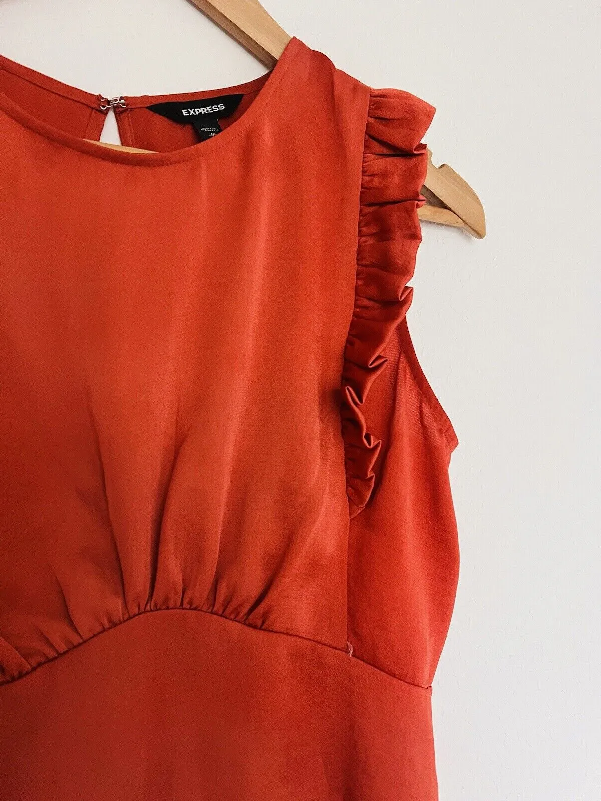 EXPRESS Ruffled Blouse Sz M Rust Color Cropped Zip Open Back
