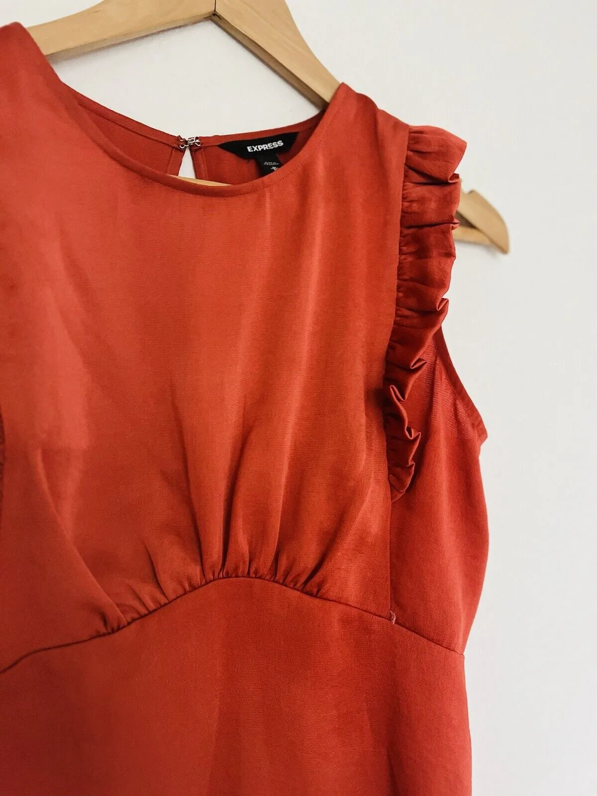 EXPRESS Ruffled Blouse Sz M Rust Color Cropped Zip Open Back