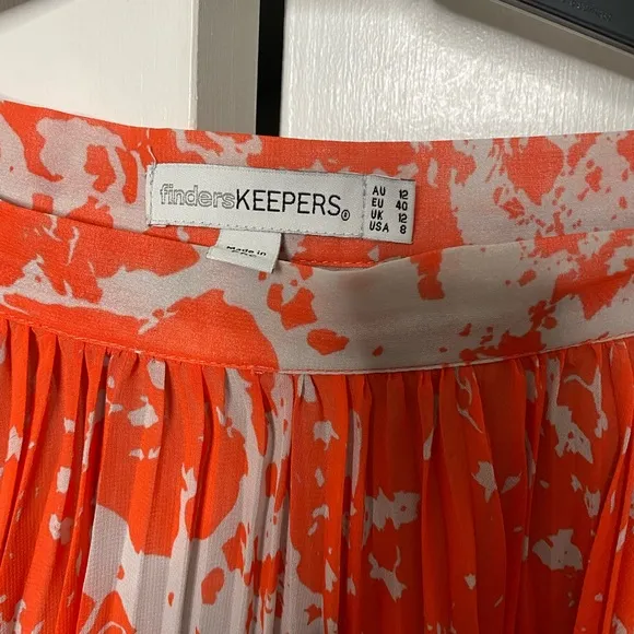 Finders keepers orange and gray pleated pattern skirt