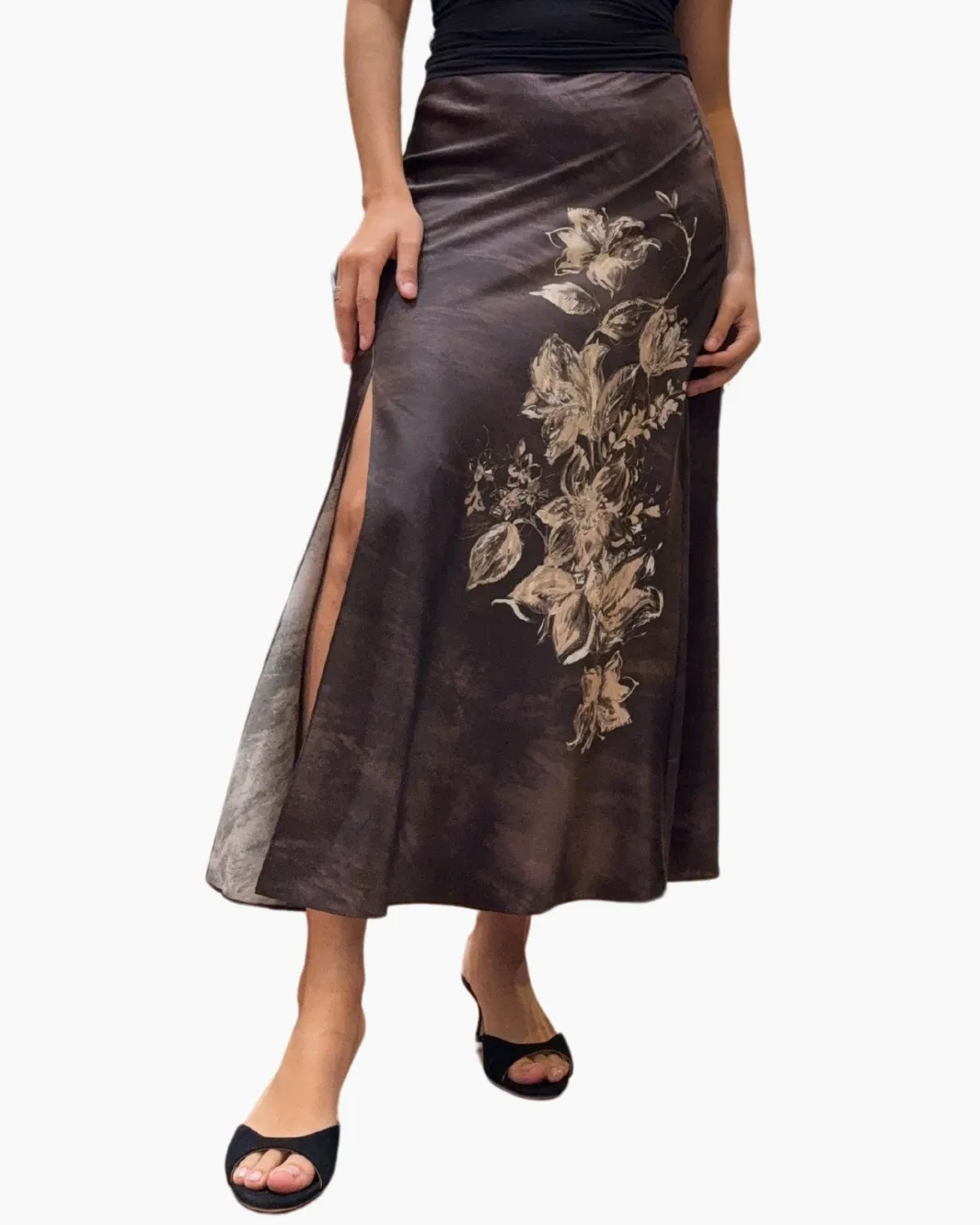 GO SLIT DIFFERENCE SKIRT IN PETALS PLACED