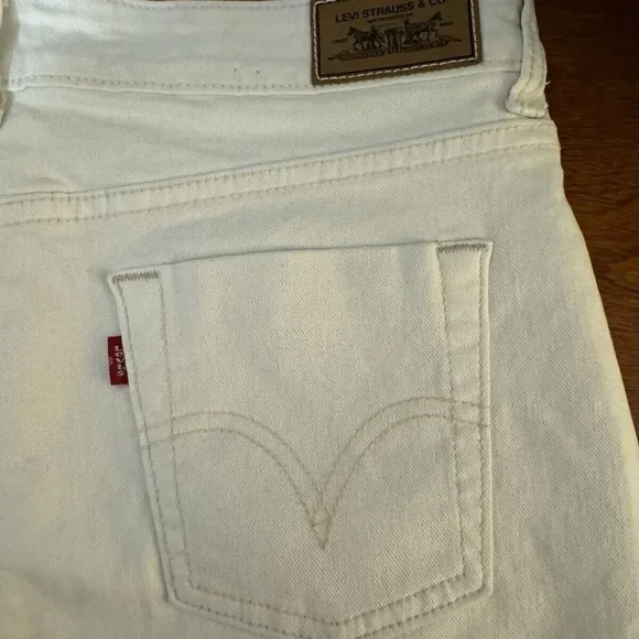 Levi's NWT Size 6 Solid White Knee-Length Straight/Pencil Denim Skirt
