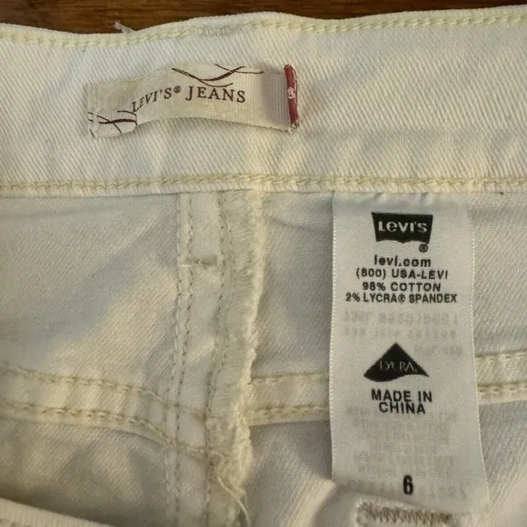 Levi's NWT Size 6 Solid White Knee-Length Straight/Pencil Denim Skirt