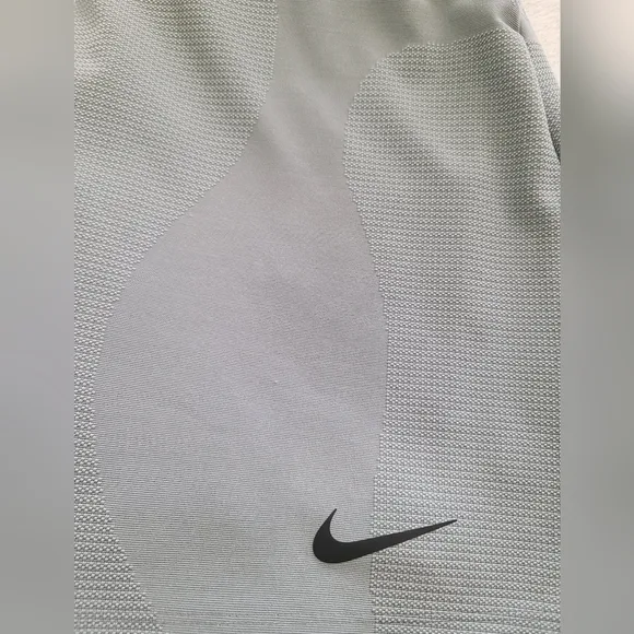 Nike One Gray Women's Dri-FIT Golf High-Waisted Skort  Standard fit SZ S