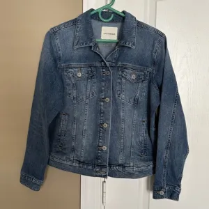NWOT Lucky Brand Women’s Classic Jean Jacket. Size Large.