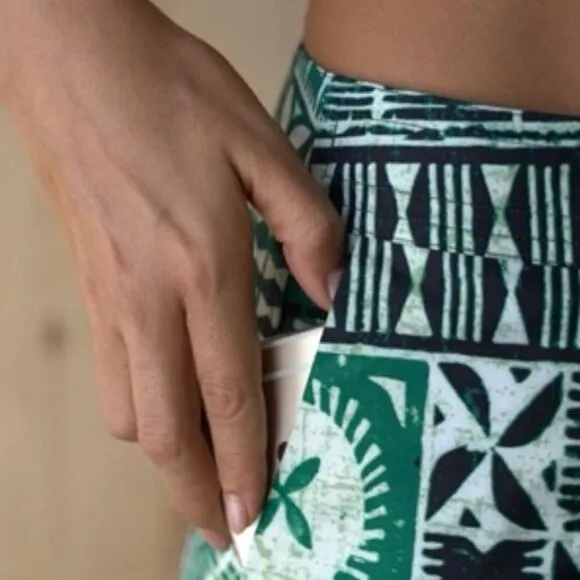 NWT LIMITED EDITION EMERALD TAPA RIPSKIRT HAWAII SIZE XS LENGTH 1