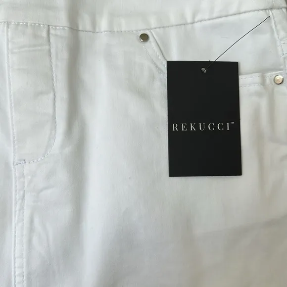 NWT Rekucci Ease Into Comfort Pull-On Stretch White Denim Skirt Size 10