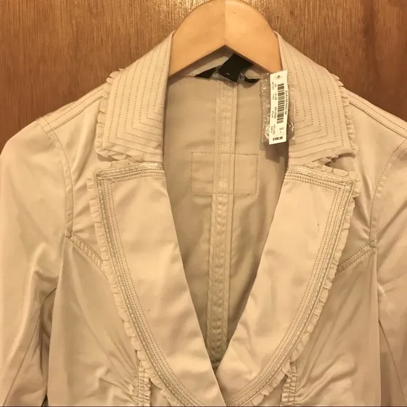 NWT WHBM Blazer White House Black Market Blazer 0 cream color ruffle belt