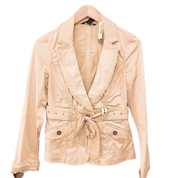 NWT WHBM Blazer White House Black Market Blazer 0 cream color ruffle belt