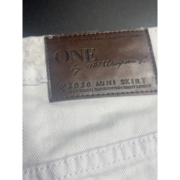 One Teaspoon NWT High Waisted 2020 Mini Denim Skirt in White Beauty 26 MSRP $110