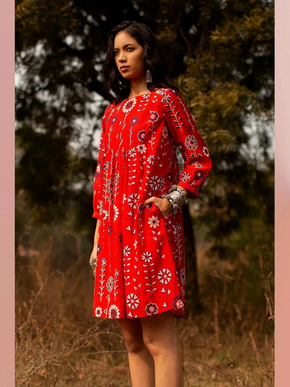 Payal Pratap   -   Dress Leslie  I  Short Dress With Embroidery All Over And Beads Detailing On Neck