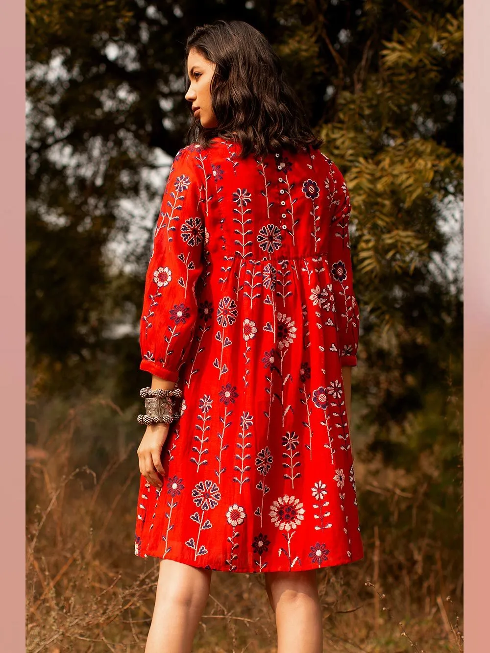 Payal Pratap   -   Dress Leslie  I  Short Dress With Embroidery All Over And Beads Detailing On Neck