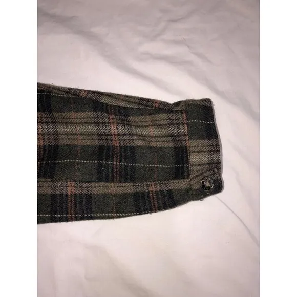 POL Plaid Button Up Jacket Size M Frayed Distressed Hem Green Flannel Pockets
