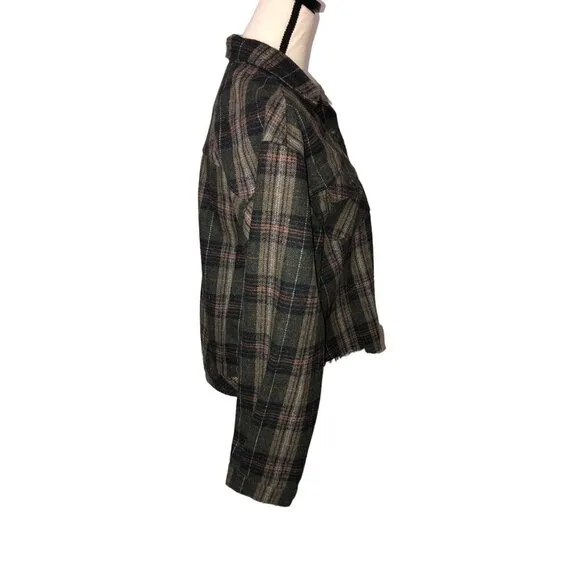 POL Plaid Button Up Jacket Size M Frayed Distressed Hem Green Flannel Pockets