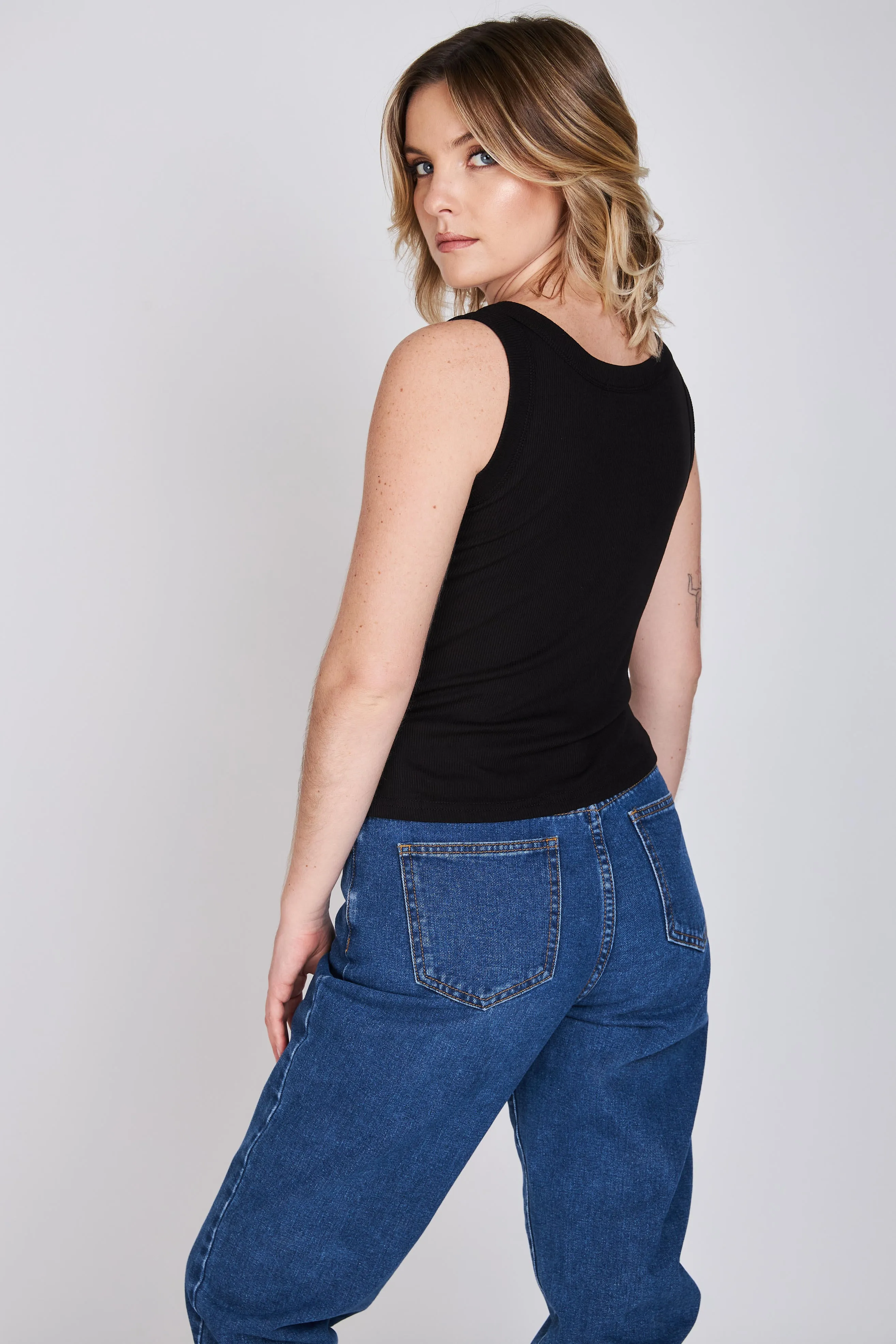 Polera Musculosa Rib Lara Negro Eclipse