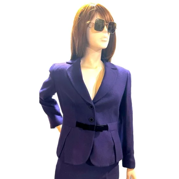 TAHARI Arthur S. Levine 2 Piece Suit