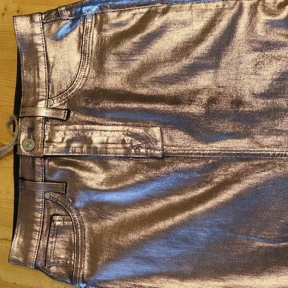 Upgrade Your Wardrobe with NWT Hudson Centerfold Skirt - The Ultimate Must-Have