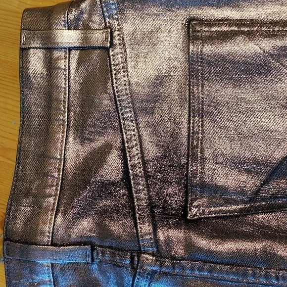 Upgrade Your Wardrobe with NWT Hudson Centerfold Skirt - The Ultimate Must-Have