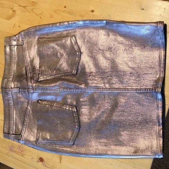 Upgrade Your Wardrobe with NWT Hudson Centerfold Skirt - The Ultimate Must-Have