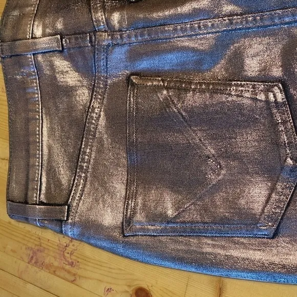 Upgrade Your Wardrobe with NWT Hudson Centerfold Skirt - The Ultimate Must-Have