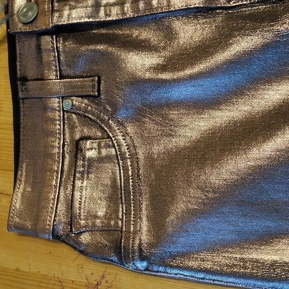Upgrade Your Wardrobe with NWT Hudson Centerfold Skirt - The Ultimate Must-Have